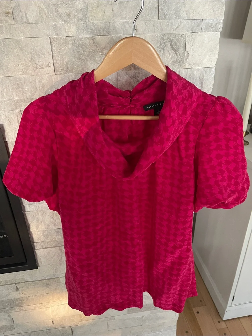 Banana Republic Women's Bright Fuchsia Short Sleeve Blouse